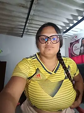 luluboobs9 élő XXX-chatje