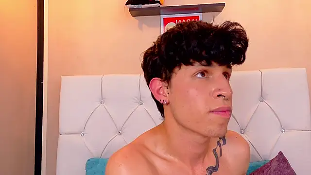 Онлайн чат XXX Axel__Evans