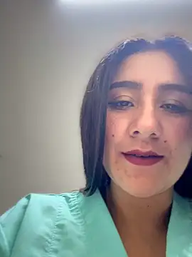 Chat +18 de CAROLINE__07 ao vivo