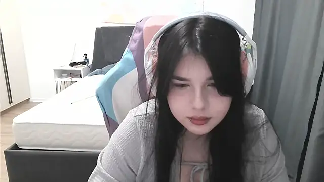 LunarMia live XXX chat