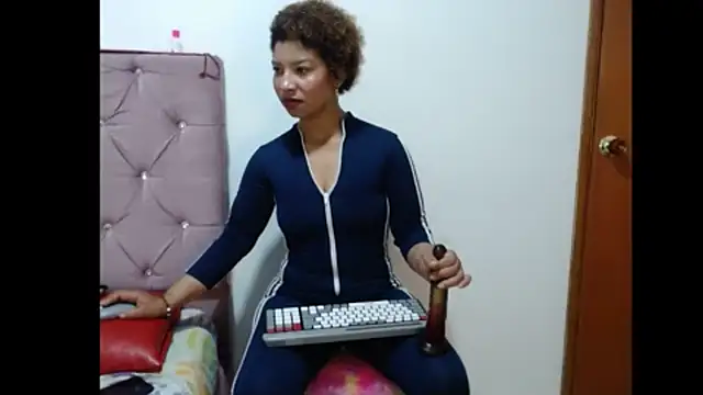 Chat +18 de naomy_rosse17 ao vivo