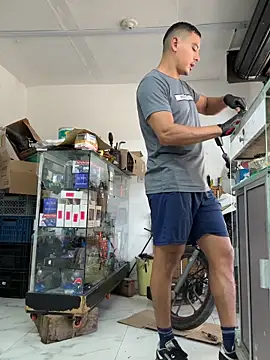 Paul22cm- 现场XXX聊天