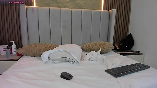 ROXI_MOON1's Live XXX Chat