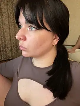 Chat +18 de Poly_Nick ao vivo