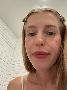 Chat XXX en directo de kira_mia