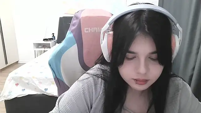 LunarMia Chat XXX in diretta