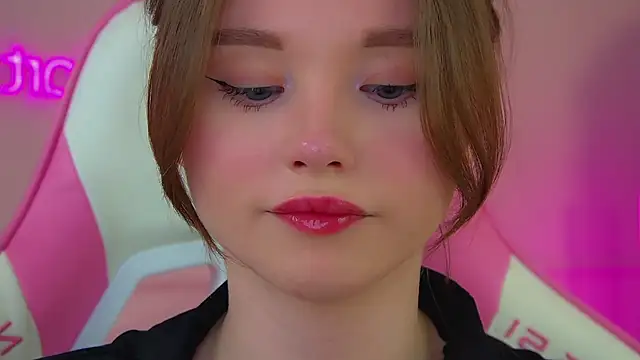 XXX chat uživo modela KeiraAsti