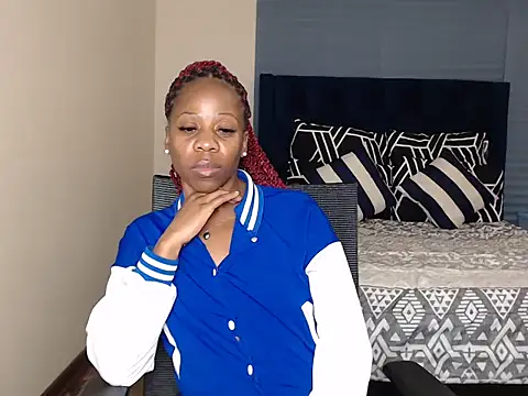 QUEENMANDYY élő XXX-chatje