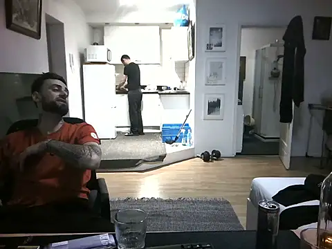 XXX chat uživo modela mihaimichael