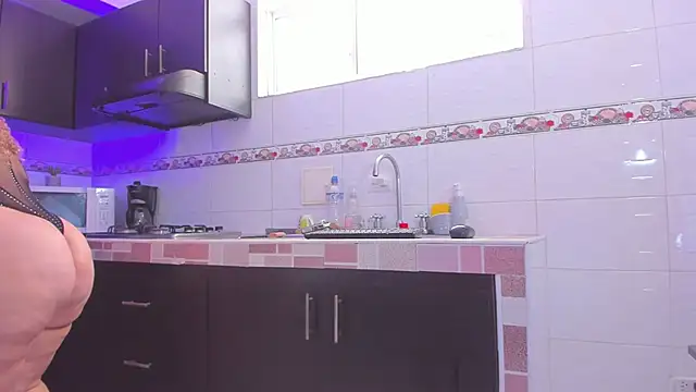 Emma-evans Adlı Modelin Canlı XXX Sohbeti