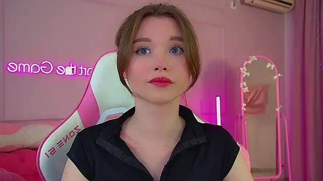 KeiraAsti's Live XXX Chat