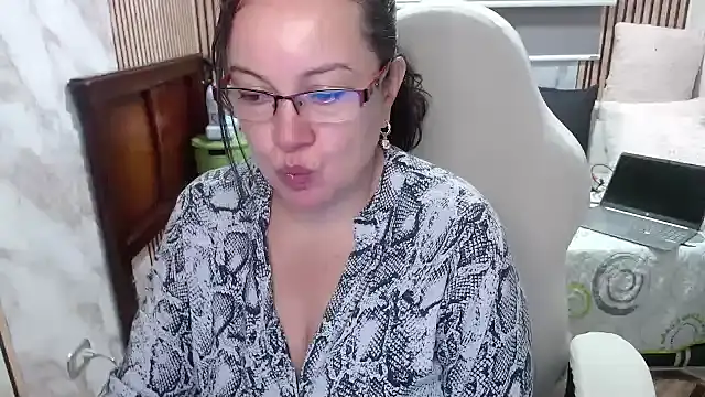 Sonialorens_ XXX чат на живо