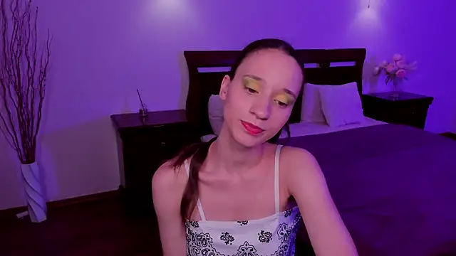 StaceySunny Adlı Modelin Canlı XXX Sohbeti