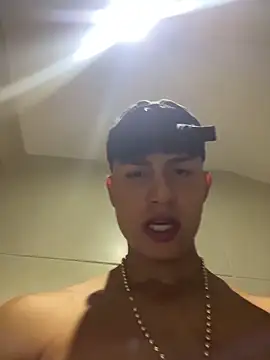 Lander_Cruz Live XXX-chat