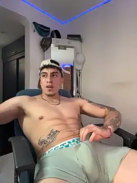 Chatroom XXX en direct de strongboy_