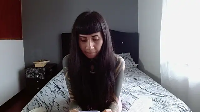 Emilia_1995 Chat XXX in diretta
