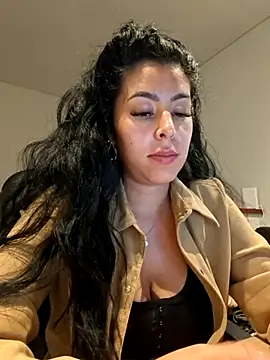 Luianna Adlı Modelin Canlı XXX Sohbeti