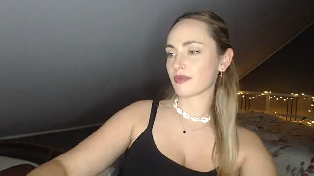 ScarlettSensitive's Live XXX Chat