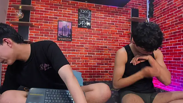 Živý XXX chat Hoot_boyss_
