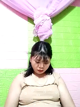 Xuka_lyss Adlı Modelin Canlı XXX Sohbeti