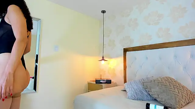 IRISCLARK1 Adlı Modelin Canlı XXX Sohbeti