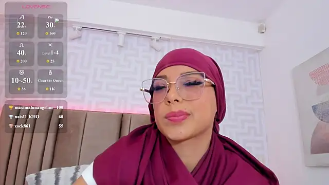 Chat XXX en directo de naishaa_