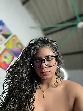 Simone_Miller Adlı Modelin Canlı XXX Sohbeti
