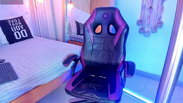 XXX chat uživo modela Briian__