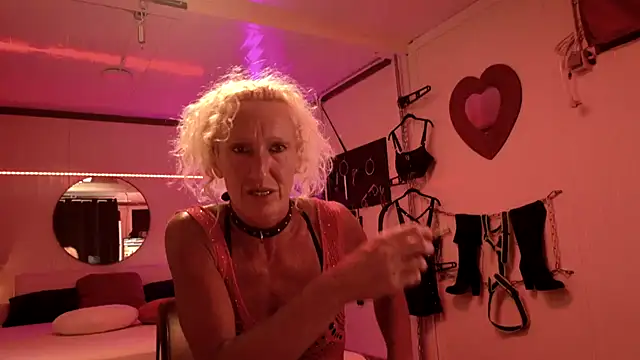 BarbaraKinkyRoom's Live XXX Chat