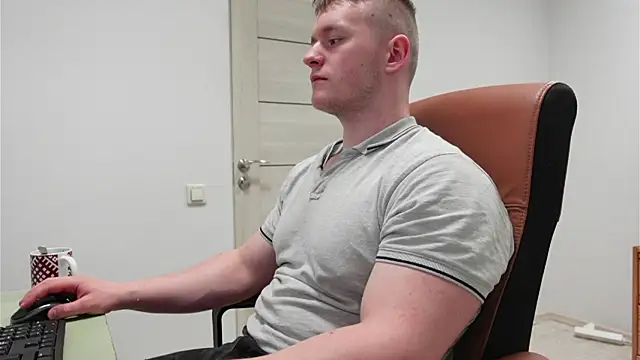 XXX chat uživo modela Richard_Dullas