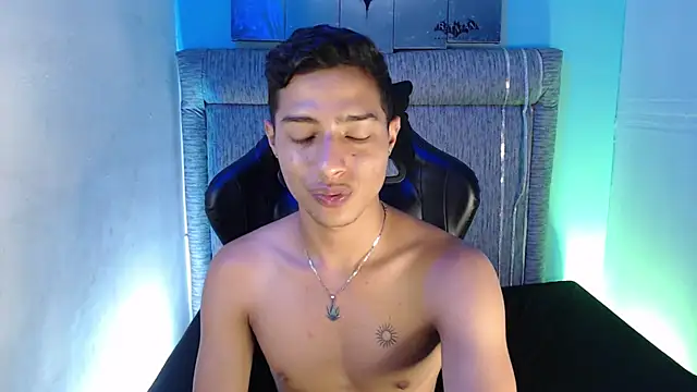 Yuztin_little_ élő XXX-chatje