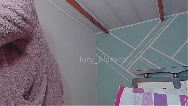 Lucy-Bluesea – Naživo XXX chat