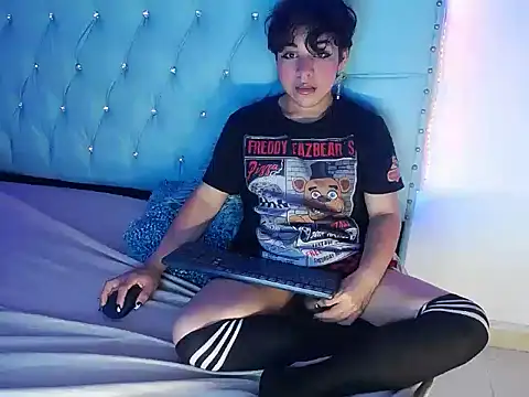 Tiff_Styless Chat XXX live