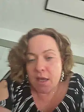 julimonroe live XXX chat