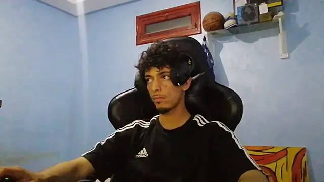 XXX chat uživo modela Dark_DesireX