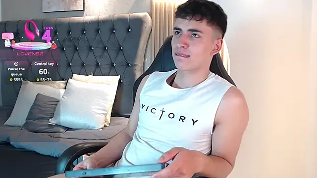 Živý XXX chat AdrianRinaldi