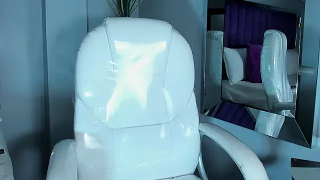 Živý XXX chat MiaCamille_