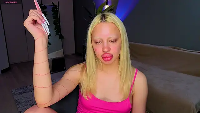 Chatroom XXX en direct de Luna_Beverly