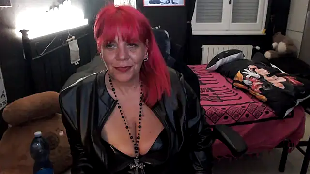 XXX chat uživo modela diavo72