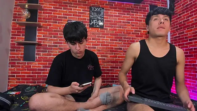 Hoot_boyss_ élő XXX-chatje