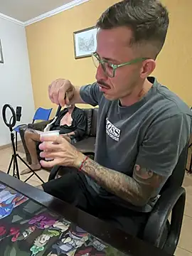 XXX chat uživo modela MeladoDiMel