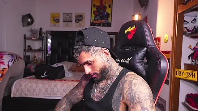 logan_hugh8 Chat XXX in diretta