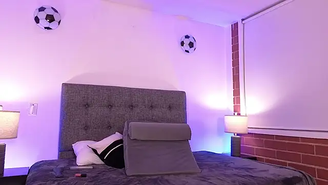 mandi4pole_ Chat XXX in diretta