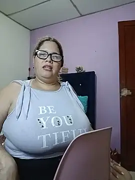 EllisW8 – Naživo XXX chat