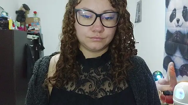 curly_greeneyed's Live XXX Chat
