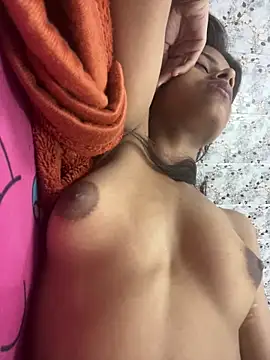 Alisha_Queen55 Adlı Modelin Canlı XXX Sohbeti
