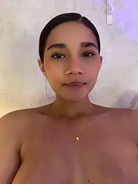 AlessiaVallmont's Live XXX Chat