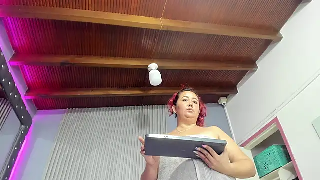 Chatroom XXX en direct de Paulinna_Curvy