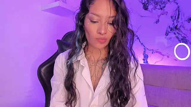Chatroom XXX en direct de NicoleMonet1