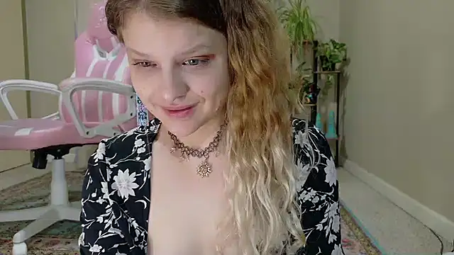 Emihaze élő XXX-chatje